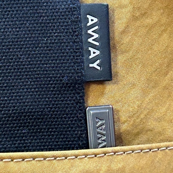Away Explorer Tote bag first run sample NWT - Picture 8 of 11